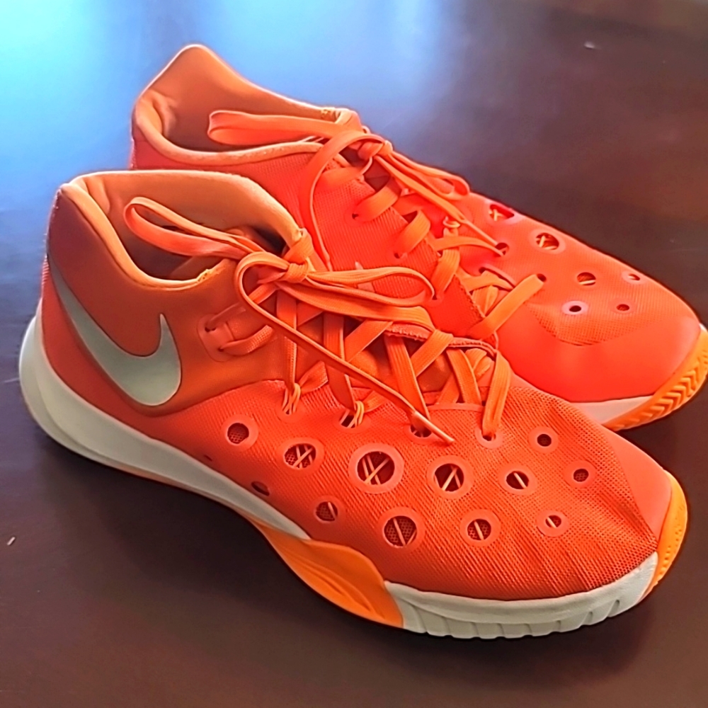 Nike Hyperquickness 3, men tennis shoes size 10, Orange and white color.